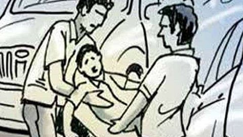 बीड : ऊस तोडणीच्या पैशावरून एकाचे अपहरण; काेल्हापूरच्या दाेघांसह चौघांवर गुन्हा दाखल