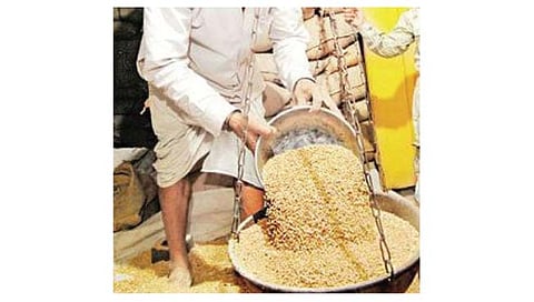 पुरवठ्यावर वरवंटा : गोदामातूनच किडक्या धान्याचा पुरवठा?