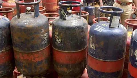 LPG cylinder price : सिलिंडर दरात मोठी घट, जाणून घ्या नवे दर