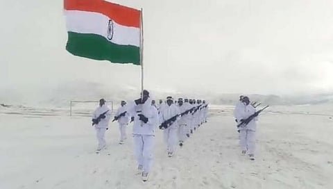 #RepublicDay : आयटीबीपीच्या हिमवीरांनी उणे ३५ डिग्री तापमानात साजरा केला प्रजासत्ताक दिन (व्हिडिओ)