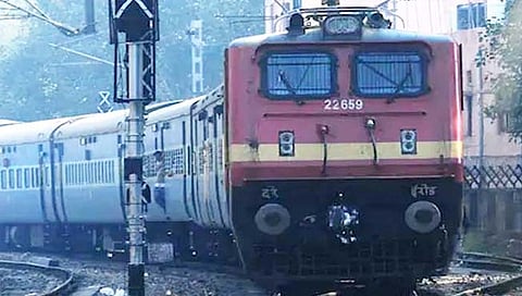 Railway Workers : दोन रेल्वे मजूर महिलांचा रेल्वेखाली दुर्दैवी अंत