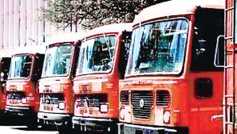 एसटी कर्मचाऱ्यांचा आझाद मैदानावर जल्लाेष