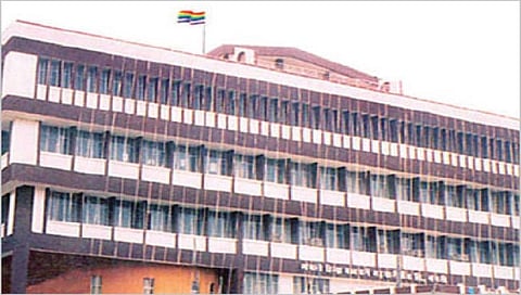 सांगली : बँकेच्या अध्यक्षांच्या गाडीवर 48 लाखांची उधळपट्टी