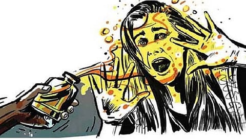 कर्नाटक : बंगळुरात युवतीवर अॅसिड हल्ला