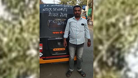 तुळजापूर : अणदूरमधील देशप्रेमी रिक्षा चालकाची प्रजासत्ताक दिनी मोफत सेवा !