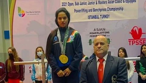 पॉवरलिफ्टिंग चॅम्पियनशिप : डॉ. मिथिला चव्हाण यांनी पटकावले चार सुवर्ण, एक रौप्य