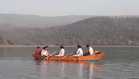 जावली : खिरखंडी गावात शिक्षणासाठी मुलींचा जीवघेणा संघर्ष