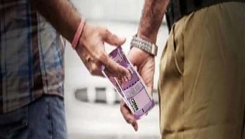 पुणे : लाच मागितल्याने तीन हवालदार जाळ्यात ; अपघाताची तक्रार घेण्यासाठी मागितले 20 हजार