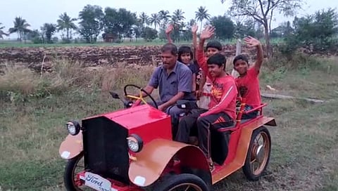 सांगलीच्या मॅकॅनिकचा जुगाड! भंगारातून ३० हजारांत बनवली ‘फोर्ड कार’