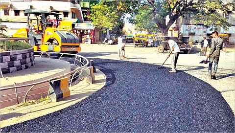 सांगली : प्लास्टिकच्या वापरातून केलेला डांबरी रस्ता.