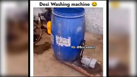 असा जुगाड होणे नाही ! प्लास्टीकच्या बॅरेलचा वापर करून वॉशिंग मशिनची निर्मिती (video)
