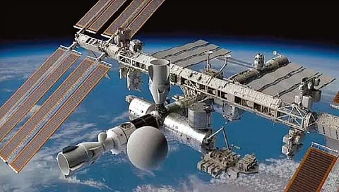 कॅलिफोर्निया : अंतराळ स्थानकावर चित्रपट शूटिंग अन् खेळही