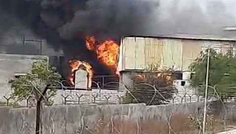 भुसावळ : एमआयडीसीतील केमिकल फॅक्टरी जळून खाक