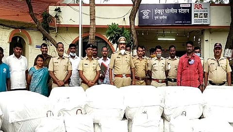 इंदापूर पोलिसांनी जप्त केलेला गुटखा.