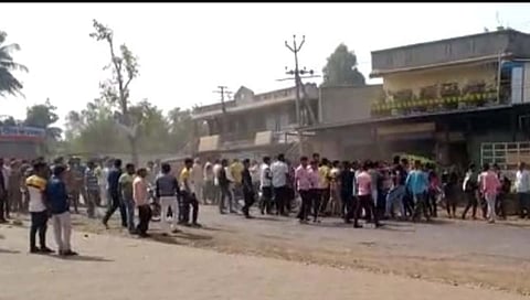 कोल्हापुरात कॉलेजमध्ये हाण की बडीव ! व्हॉट्सॲप स्टेट्सवरून दोन गावच्या युवकांची तुंबळ हाणामारी