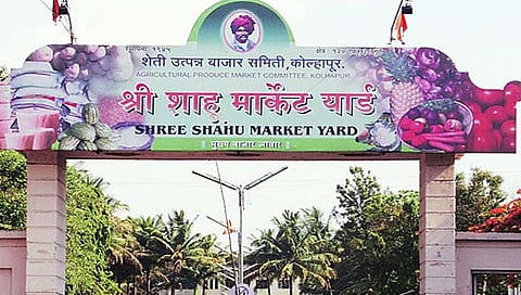 कोल्हापूर : अधिकारी, शेतकर्यांना गोळी घालण्याची व्यापार्याची धमकी