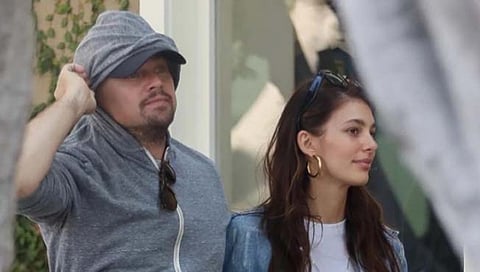 लिओचा 23 वर्षांनी लहान गर्लफे्ंरडशी रोमान्स