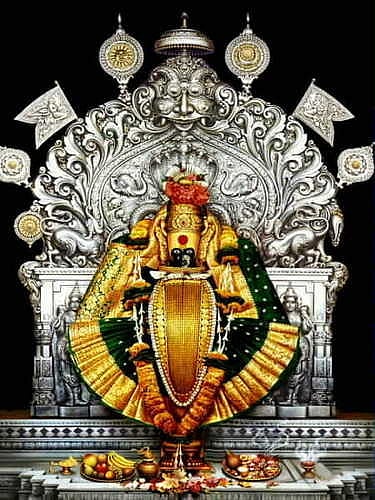 कोल्हापूर : पुरातत्त्व अधिकार्यांनी अंबाबाई मूर्तीचा लेप हटवला