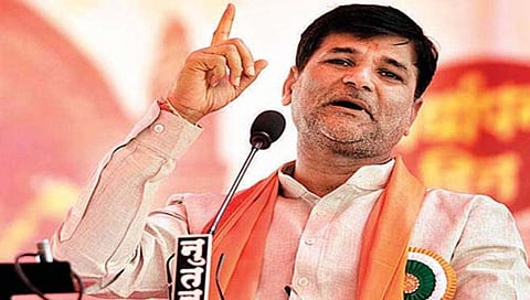 maratha arakshan : …तर अशोक चव्हाण यांनी मराठा आरक्षणासंदर्भातील समितीतून बाहेर पडावे