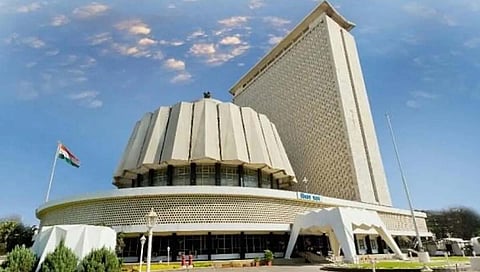 ministers corona positive : राज्यातील 13 मंत्री 70 आमदार कोरोना बाधित, मंत्रिमंडळाची बैठक रद्द