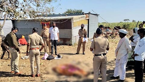 बीड : केज तालुक्यात पारधी समाजातील ६० वर्षीय महिलेचा दगडाने ठेचून खून