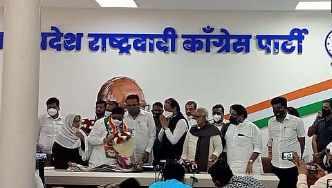 मालेगावात कॉंग्रेसला खिंडार; अजित पवार यांच्या उपस्थितीत २७ नगरसेवकांचा राष्ट्रवादीत प्रवेश