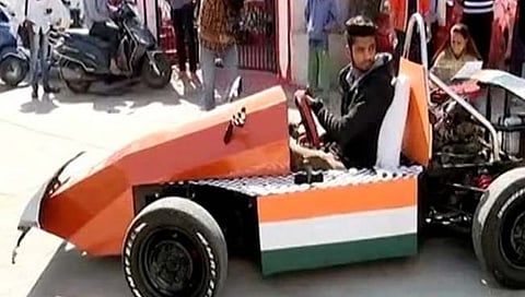 नागपुरातील रॅन्चोची कलाकारी; भंगारातून बनवली रेसींग कार