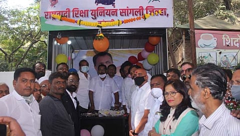 सांगली : आरटीओच्या त्रासाला कंटाळून रिक्षा चालक एकत्र