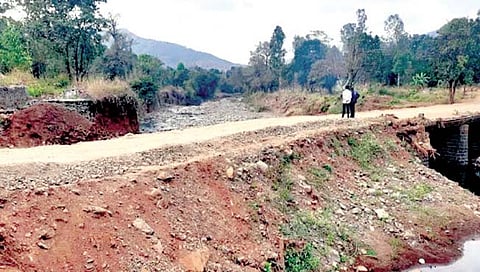 वाहून गेलेला पूल कधी होणार?