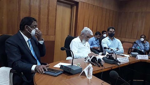 पत्रकार परिषदेत माहिती देताना कृषी मंत्री दादा भुसे