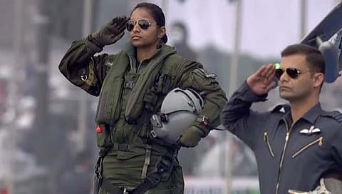 shivani singh : राजपथावर दिसले नारीशक्तीचे सामर्थ्य ! राफेल चालवणारी शिवानी सिंह राजपथावर झळकली