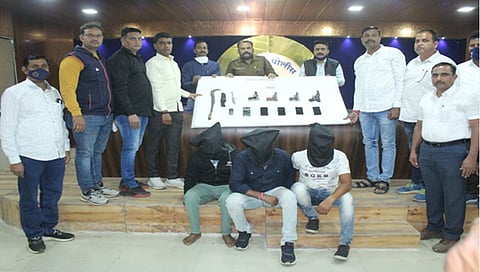 सुरगाणा : युवकांकडे सापडले गावठी कट्टे, जिवंत काडतुसे, कोयता ; तिघांच्या आवळल्या मुसक्या