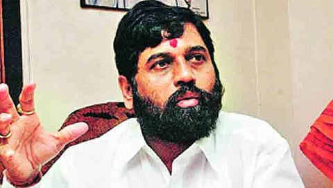 Eknath Shinde : एकनाथ शिंदे यांच्यासह ९ बंडखोर मंत्र्यांची खाती काढली