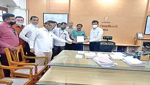 नाशिक : 50 हजार शासकीय कर्मचारी आजपासून संपावर ; अपर जिल्हाधिकार्यांना निवेदन