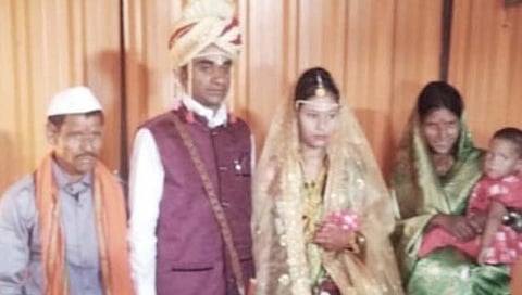 परभणी : जिंतुर तालुक्यातील वस्सा गावात ग्रामस्थांनी अखंड हरिनाम सप्ताहात केलं गरीब मुलीचे लग्न