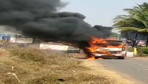 ट्रकने घेतला पेट