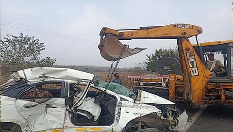 नागपूर : ट्रेलर-कारच्या अपघातात आई वडिलांसह पाच महिन्यांचा चिमुकला जागीच ठार