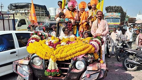 बीड : केजच्या नगराध्यक्ष, उपनगराध्यक्षांची मिरवणूक काढणे पडले महागात