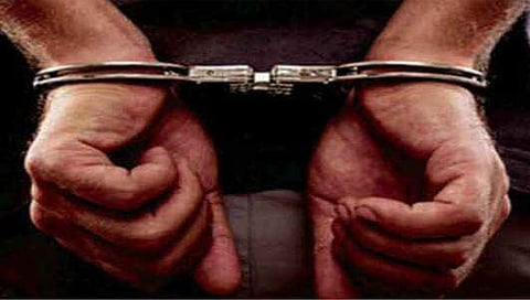 धुळे : सराईत घरफोड्याला साथीदारासह बेड्या, पावणे दोन लाखांचा मुद्देमाल जप्त