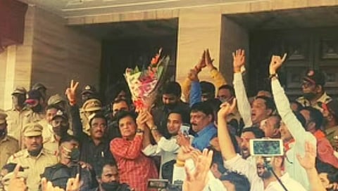 पुणे महापालिकेत बेकायदा जमाव केल्याप्रकरणी भाजप शहराध्यक्षांसह 300 जणांवर गुन्हा दाखल