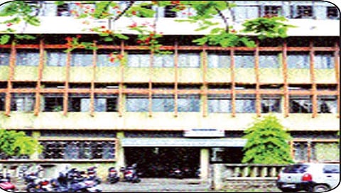 वसुली करणार कोण? शेतकर्यांची बँक संपतेय सरकारी उपेक्षेने संकटातून संकटात