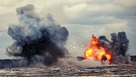 ukraine-russia war : युक्रेनमधील अनेक शहरांवर बॉम्बहल्ले सुरुच , महापौरांचे अपहरण, कीव्हजवळ पोहचले रशियन सैनिक