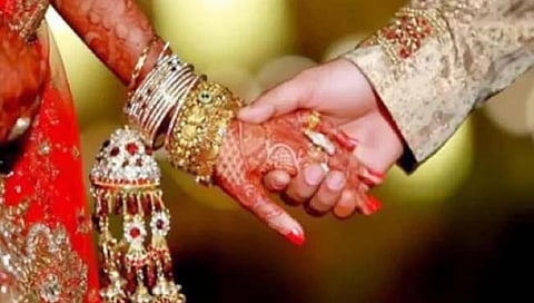 नाशिक : एचआयव्ही बाधितांचे जुळले सूर, सात जोडपे विवाहबंधनात