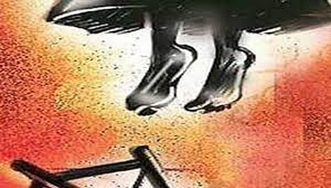 नाशिक : विवाहितेची आत्महत्या ; पतीसह दोघांविरोधात गुन्हा दाखल