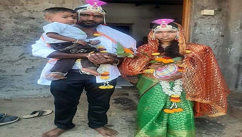 कोल्हापूर : रूढी-परंपरेच्या बेड्या तोडत विधवा भावजयीशी दिराने केला विवाह www.pudhari.news