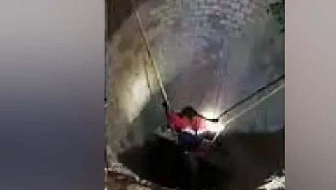 तरुण मध्यरात्री प्रेयसीला भेटायला गेला आणि खोल विहिरीत पडला