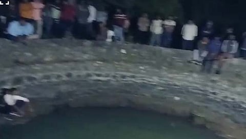 सातारा : नारळाच्या फांदीसह ४० फूट खोल विहिरीत पडून मुलग्याचा मृत्यू