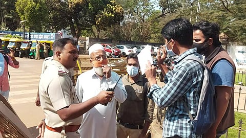 बेळगाव : हिजाबवरून पुन्हा तणाव, काॅलेजमध्ये विद्यार्थिनींना प्रवेश नाकारला