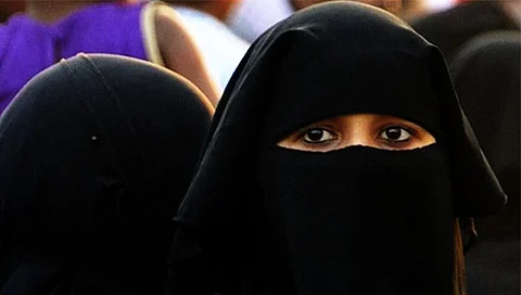 Hijab : पसंत असेल वा नसेल, हिजाब घालण्याच्या अधिकारापासून वंचित केले जाऊ शकत नाही; सर्वोच्च न्यायालयात युक्तिवाद
