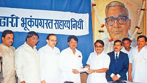 बुडतां हे जन न देखवे डोळां